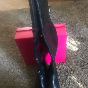 Womens size 8.5 over the knee boots from shoe dazzle. Worn only a handful